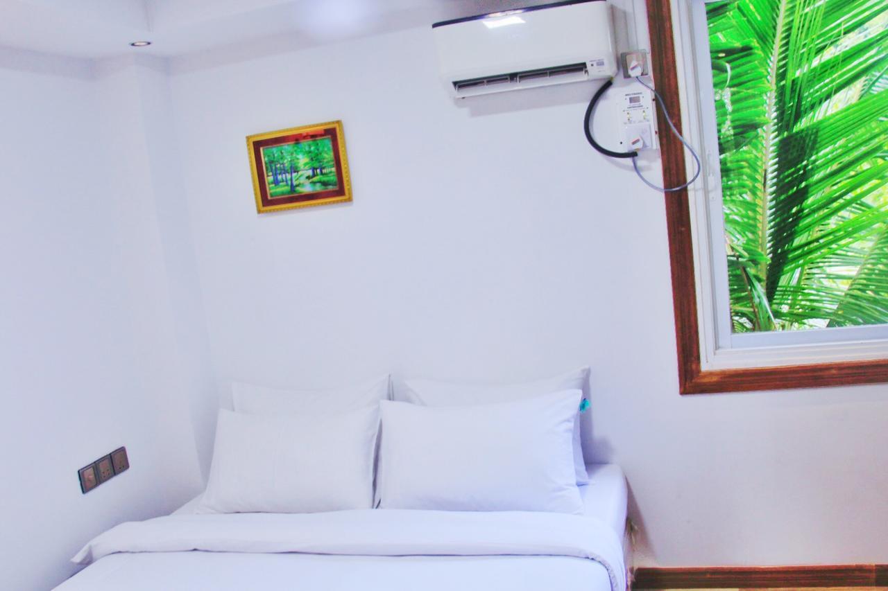 The Lodge Yangon Poshtel Экстерьер фото