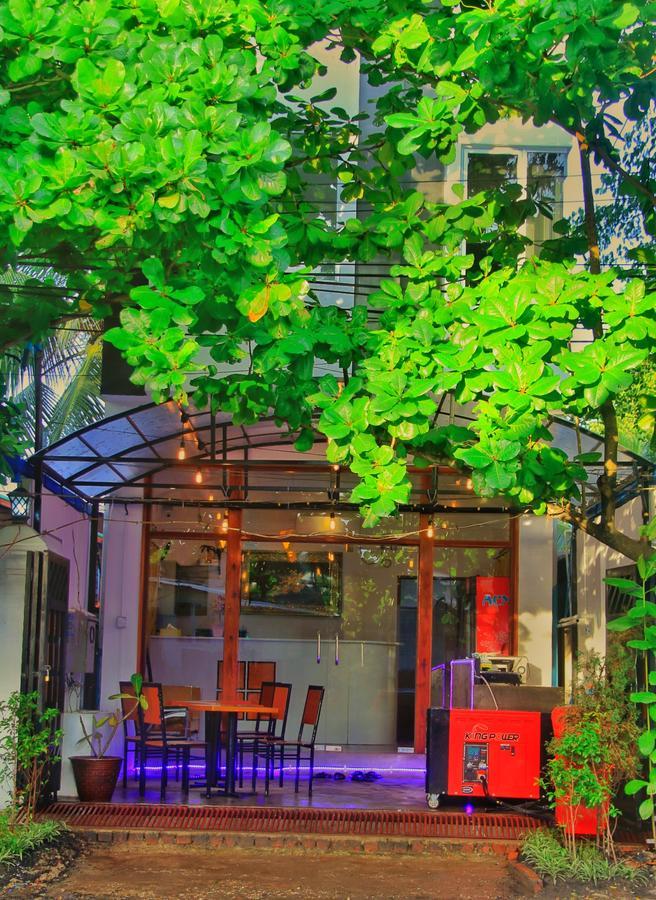The Lodge Yangon Poshtel Экстерьер фото