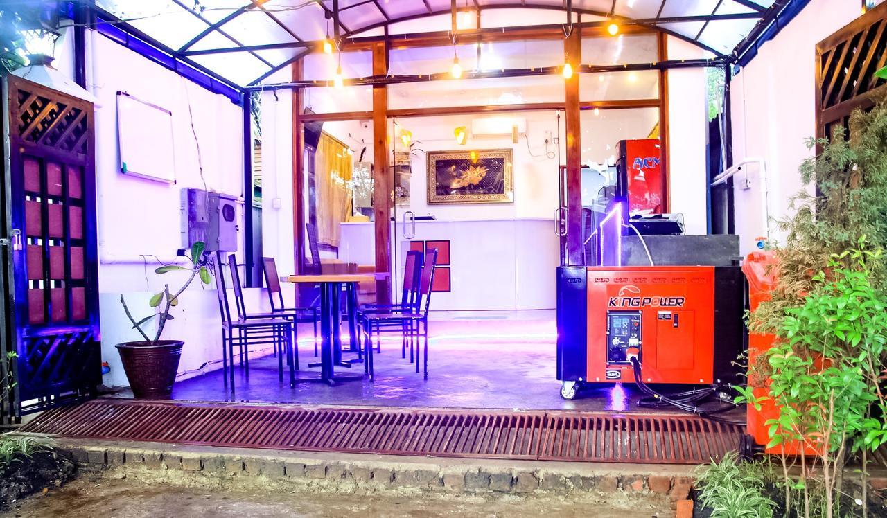The Lodge Yangon Poshtel Экстерьер фото