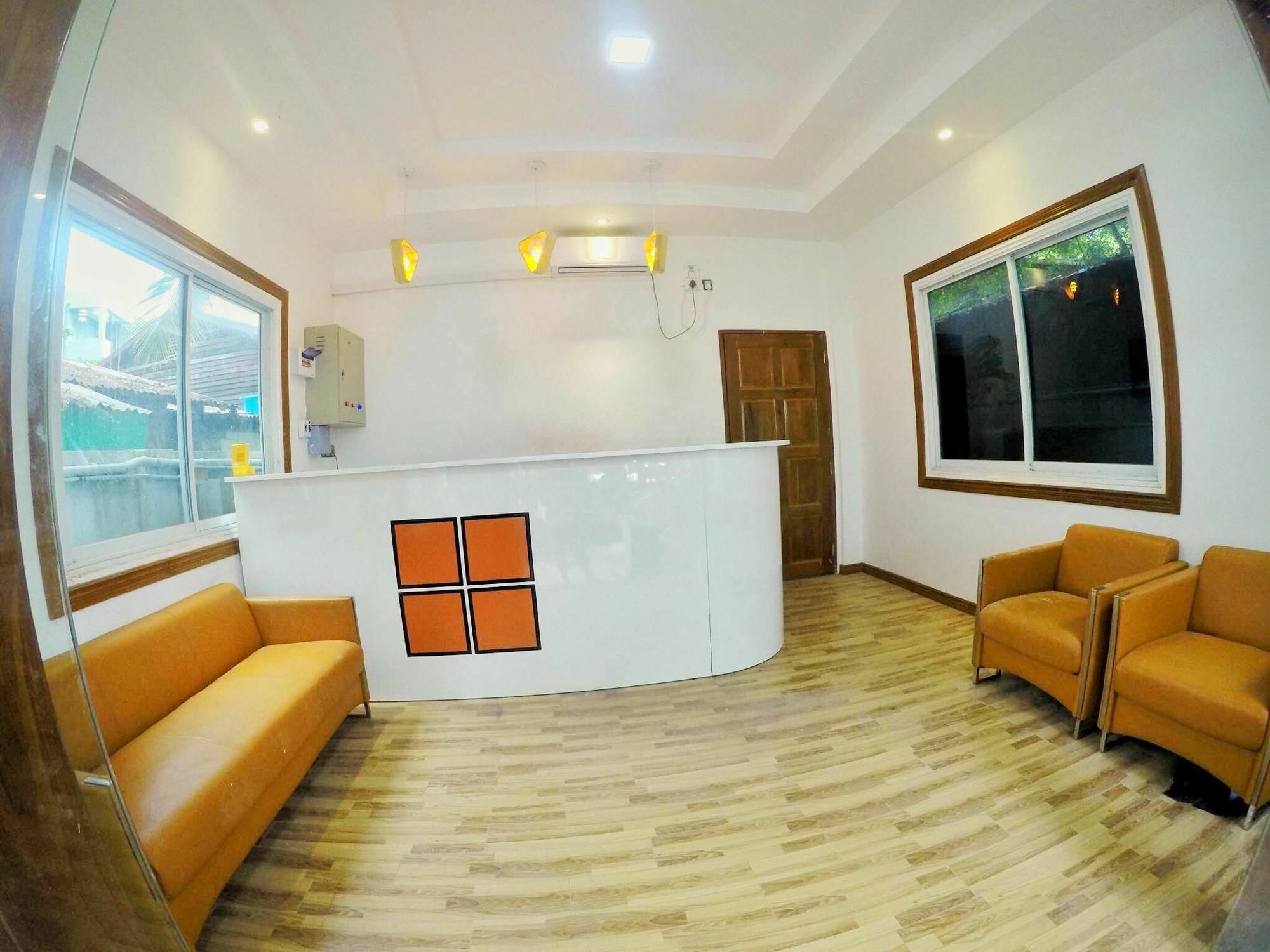The Lodge Yangon Poshtel Экстерьер фото
